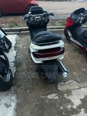 Yamaha Majesty 2011 White