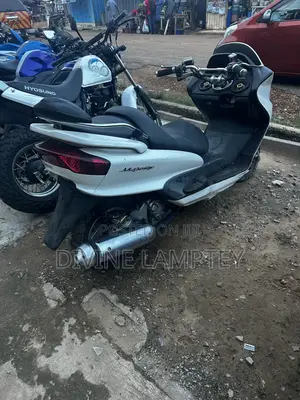Yamaha Majesty 2011 White