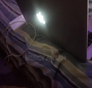 Laptop Apple MacBook Pro 8GB Intel Core i5 HDD+SSD 512GB