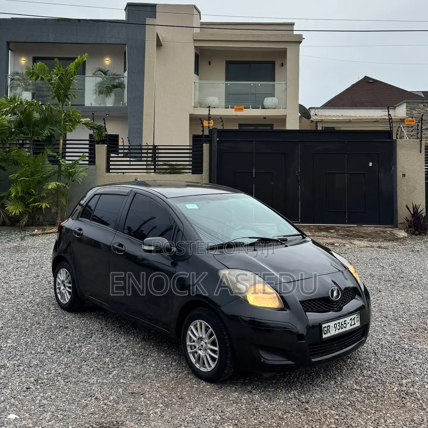 Toyota Vitz 1.3 AWD 3dr 2010 Black