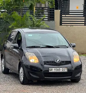 Toyota Vitz 1.3 AWD 3dr 2010 Black