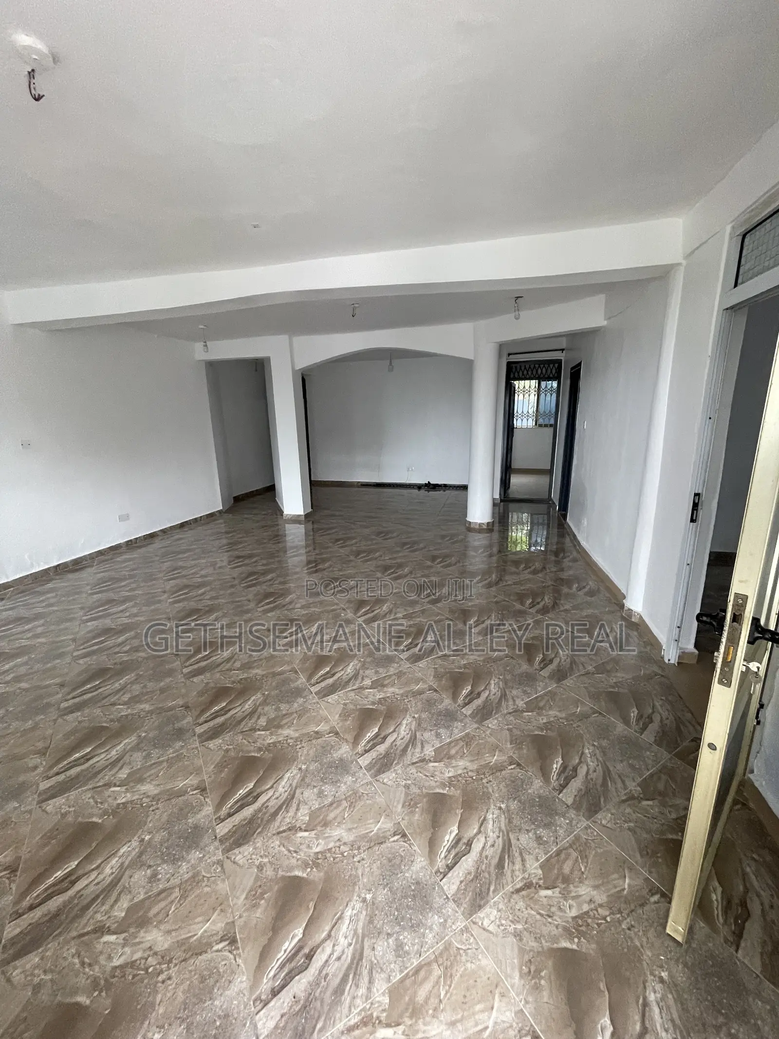 2bdrm Apartment in Broadcasting Top,, West Hills Mall Area for rent