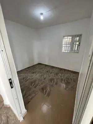 2bdrm Apartment in Broadcasting Top,, West Hills Mall Area for rent