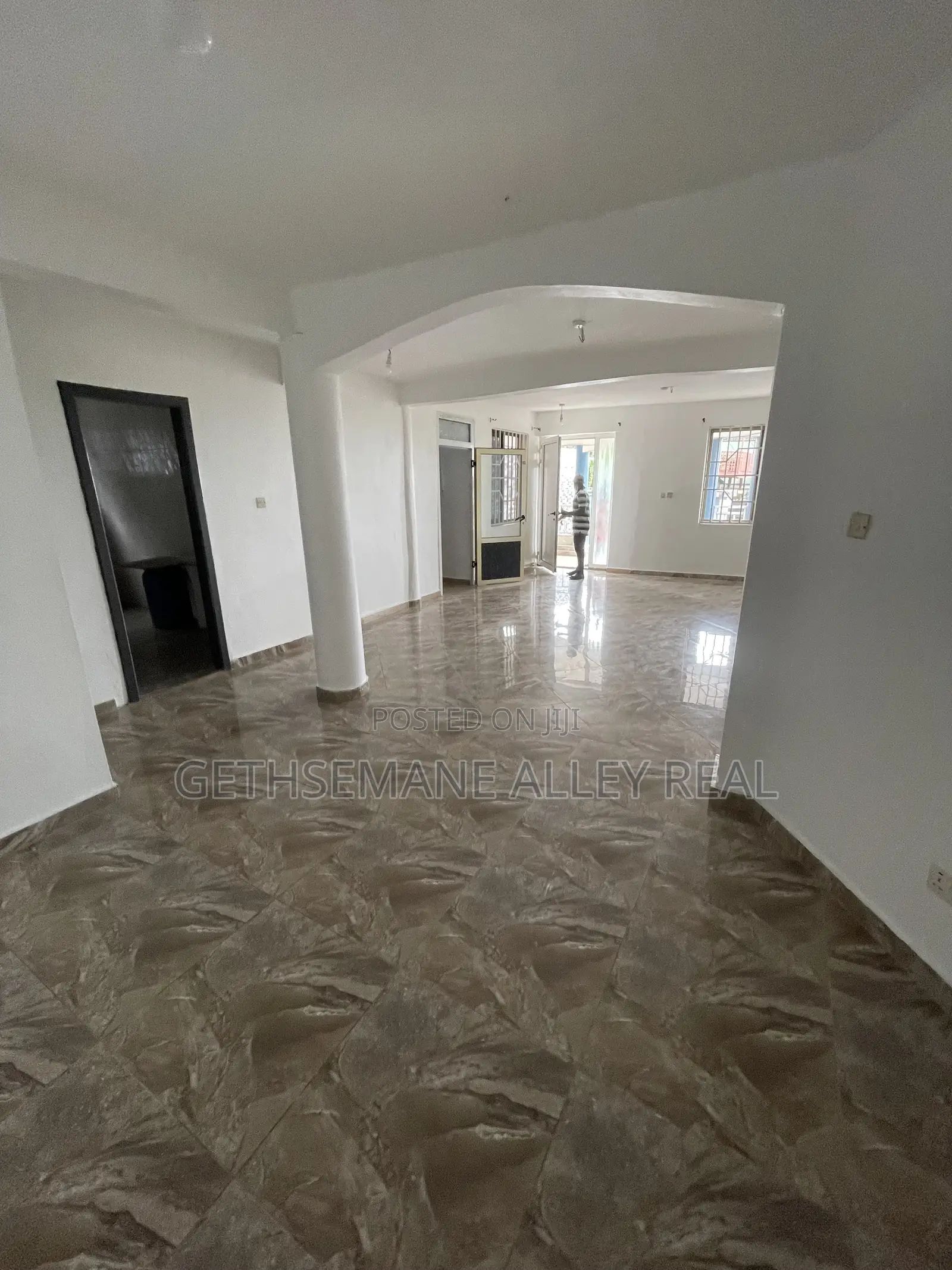 2bdrm Apartment in Broadcasting Top,, West Hills Mall Area for rent