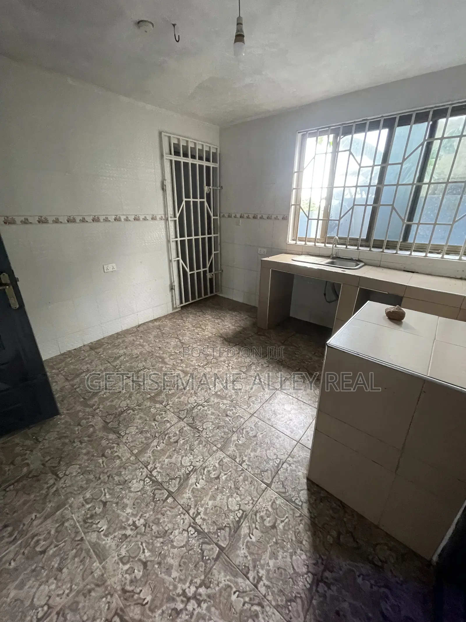 2bdrm Apartment in Broadcasting Top,, West Hills Mall Area for rent