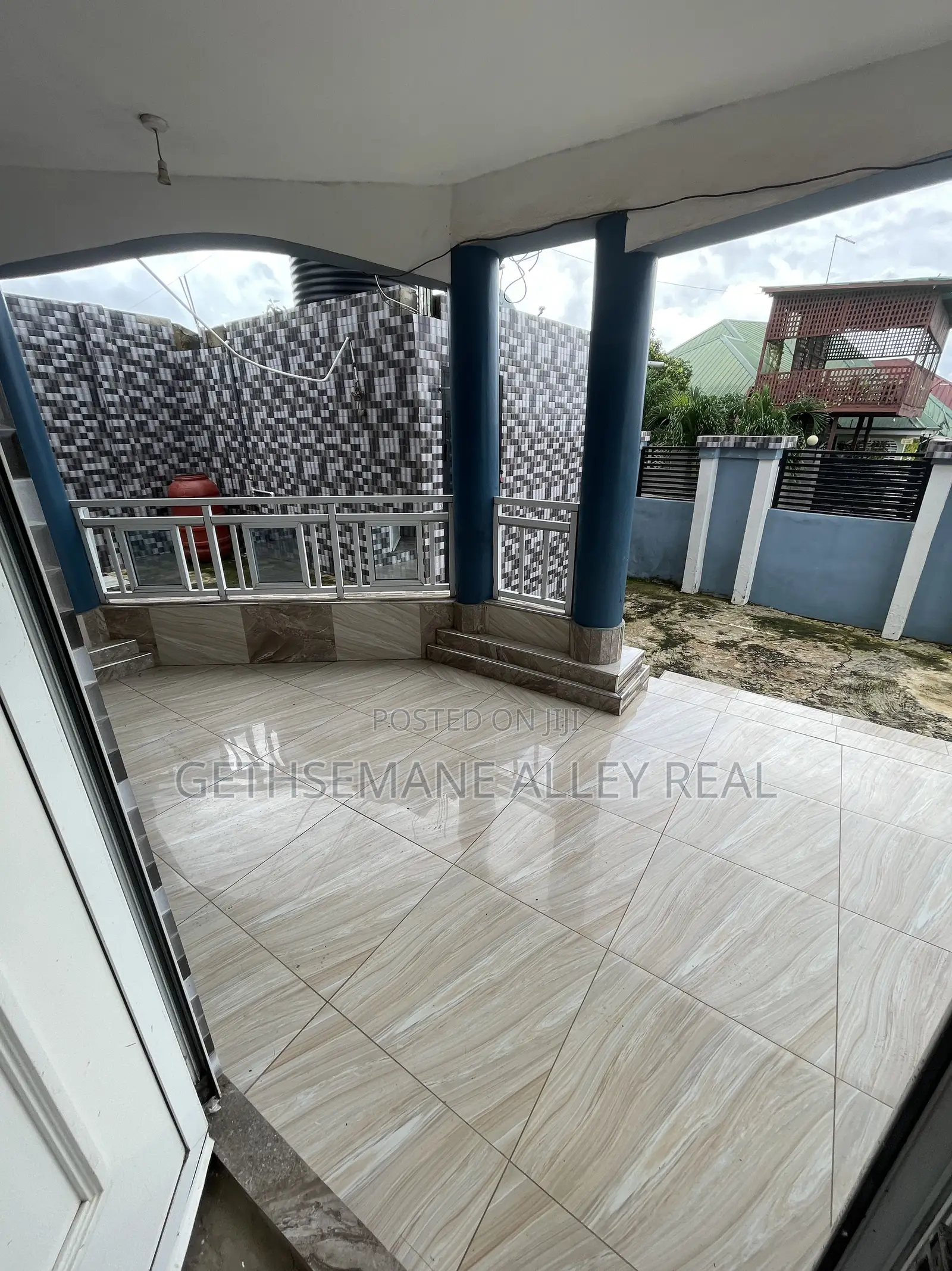 2bdrm Apartment in Broadcasting Top,, West Hills Mall Area for rent