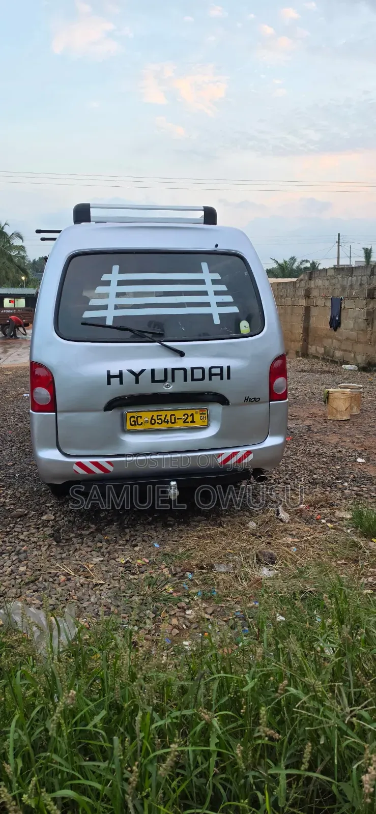 Hyundai H-100 2003 Silver