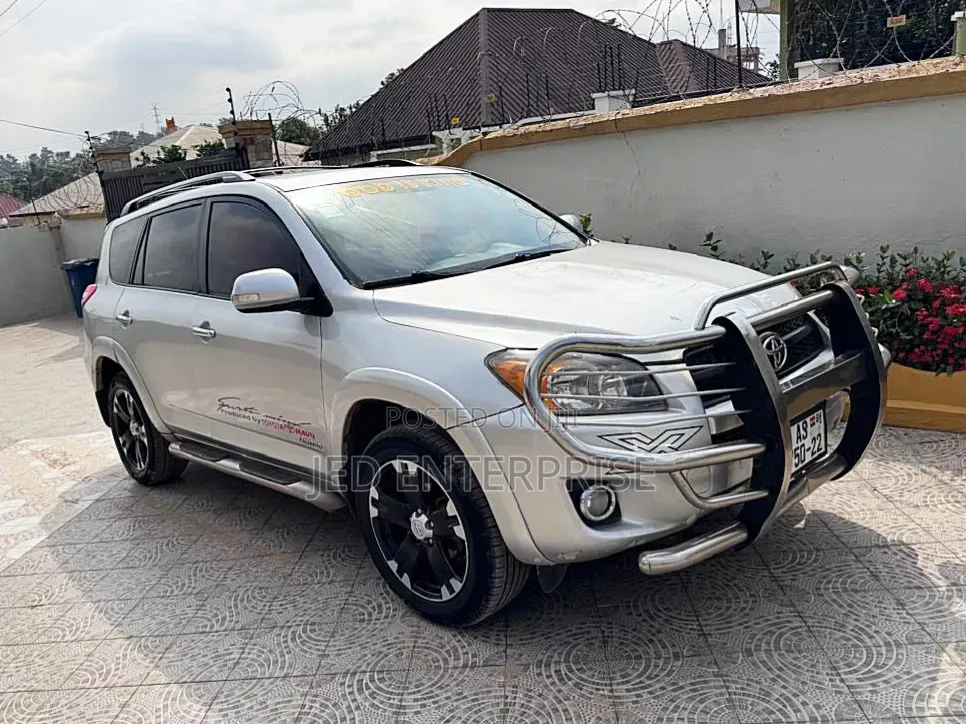 Toyota RAV4 2011 Silver