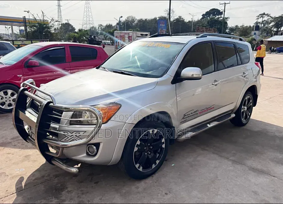 Toyota RAV4 2011 Silver