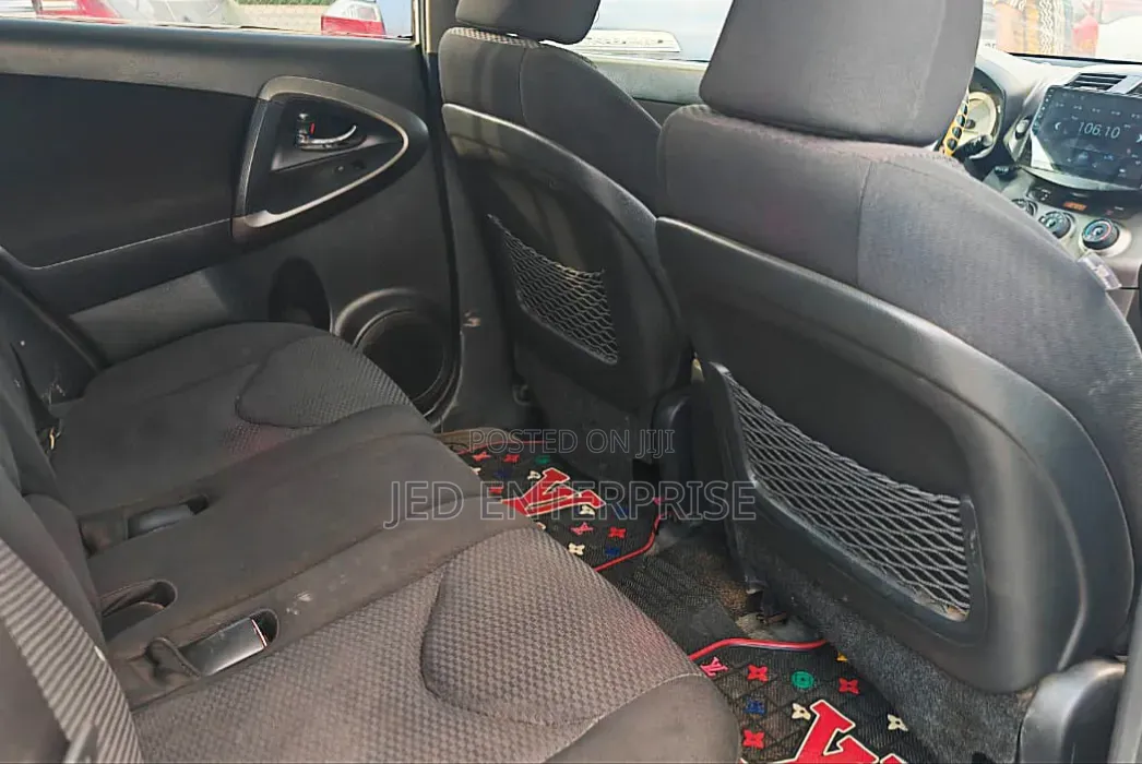 Toyota RAV4 2011 Silver