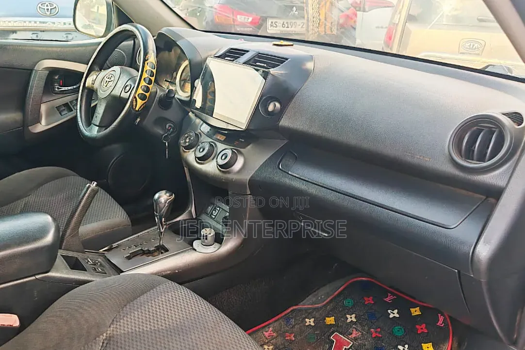 Toyota RAV4 2011 Silver