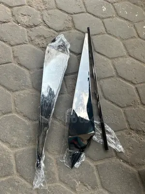 Hyundai Elantra Front Bumper Chrome Trim Shinning 2021 2022 2023