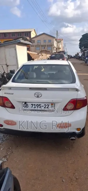 Toyota Corolla 2010 White