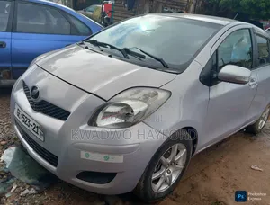 Toyota Vitz 2010 Silver