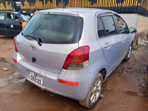 Toyota Vitz 2010 Silver