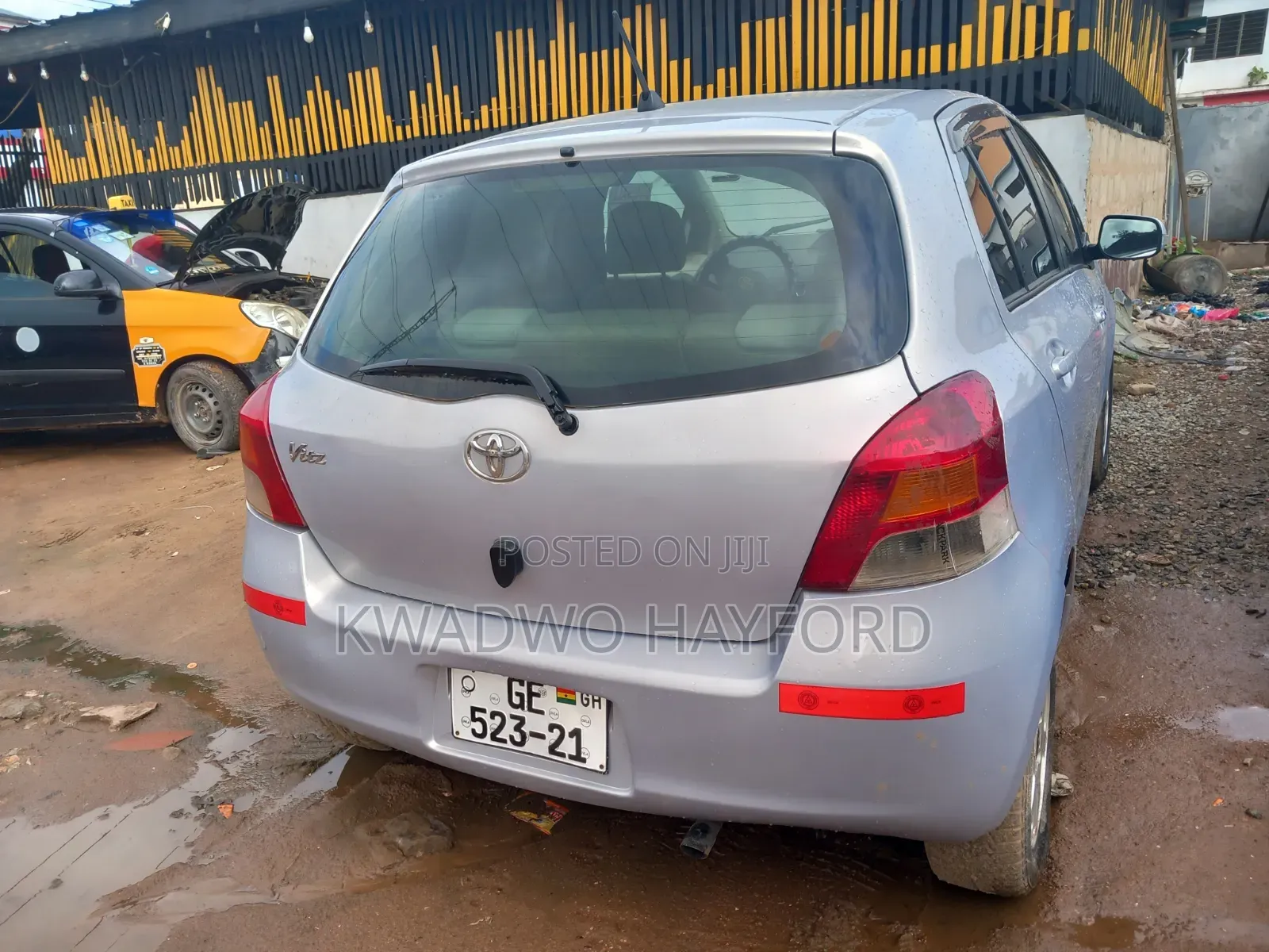 Toyota Vitz 2010 Silver