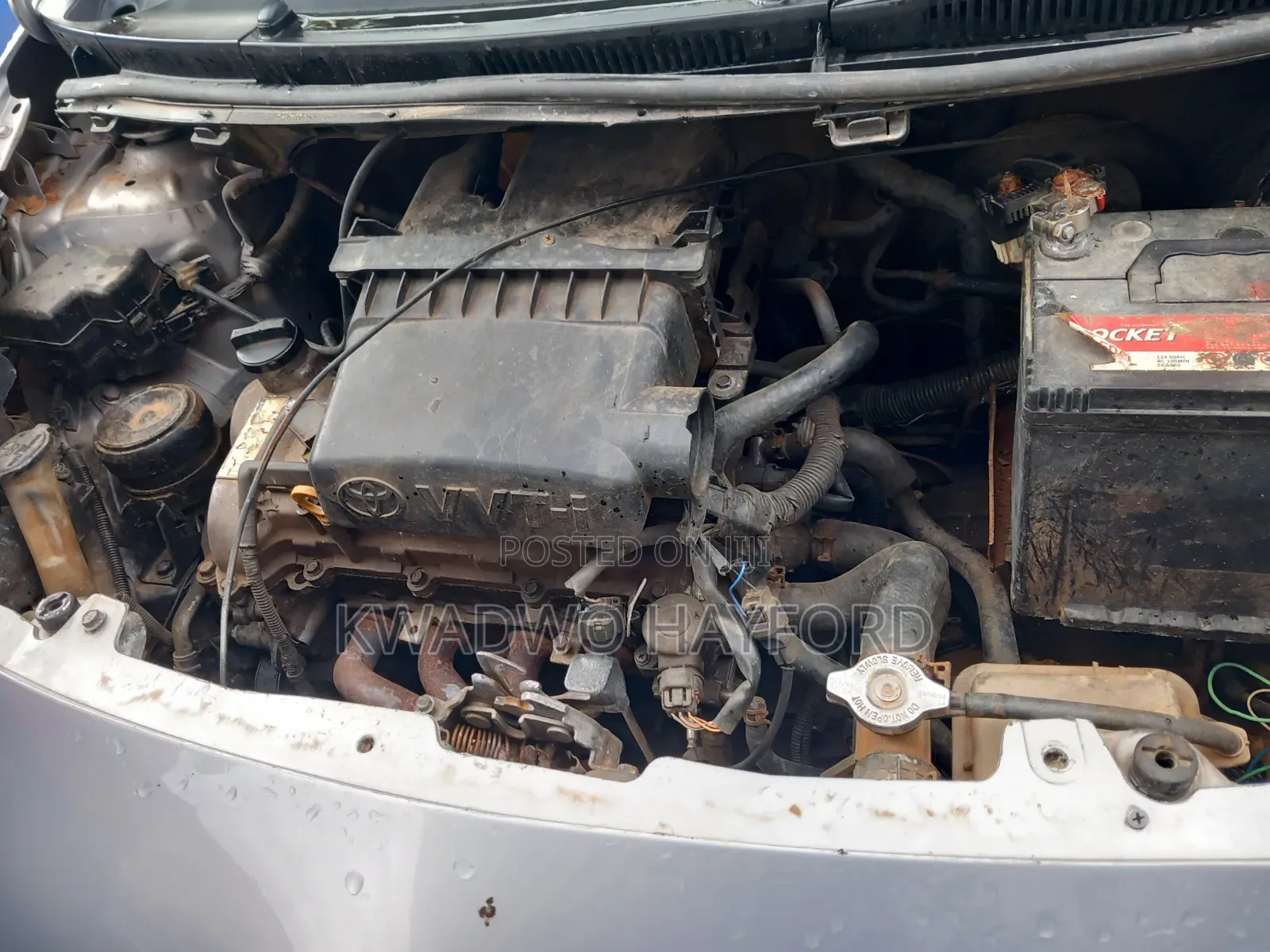 Toyota Vitz 2010 Silver