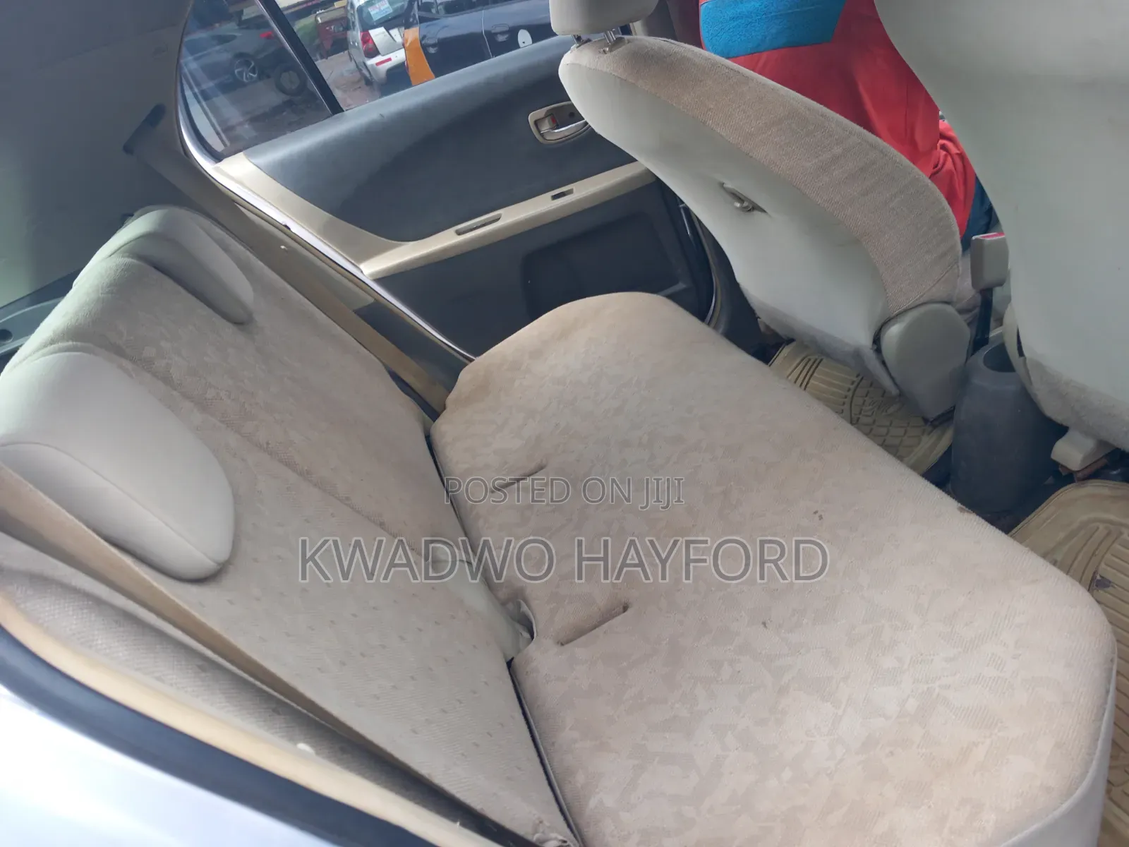 Toyota Vitz 2010 Silver