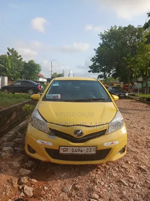 Toyota Vitz 2012 Yellow