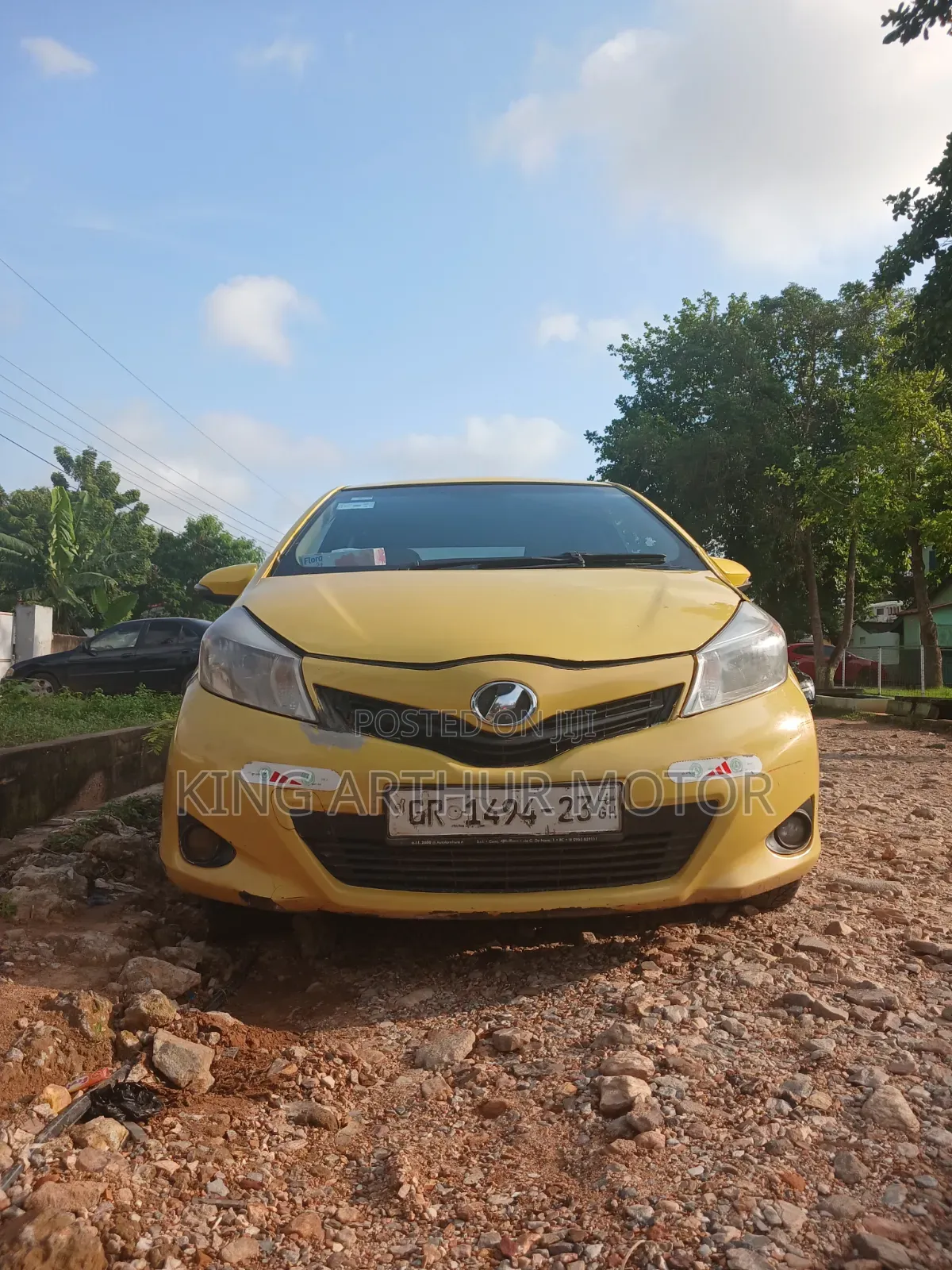 Toyota Vitz 2012 Yellow