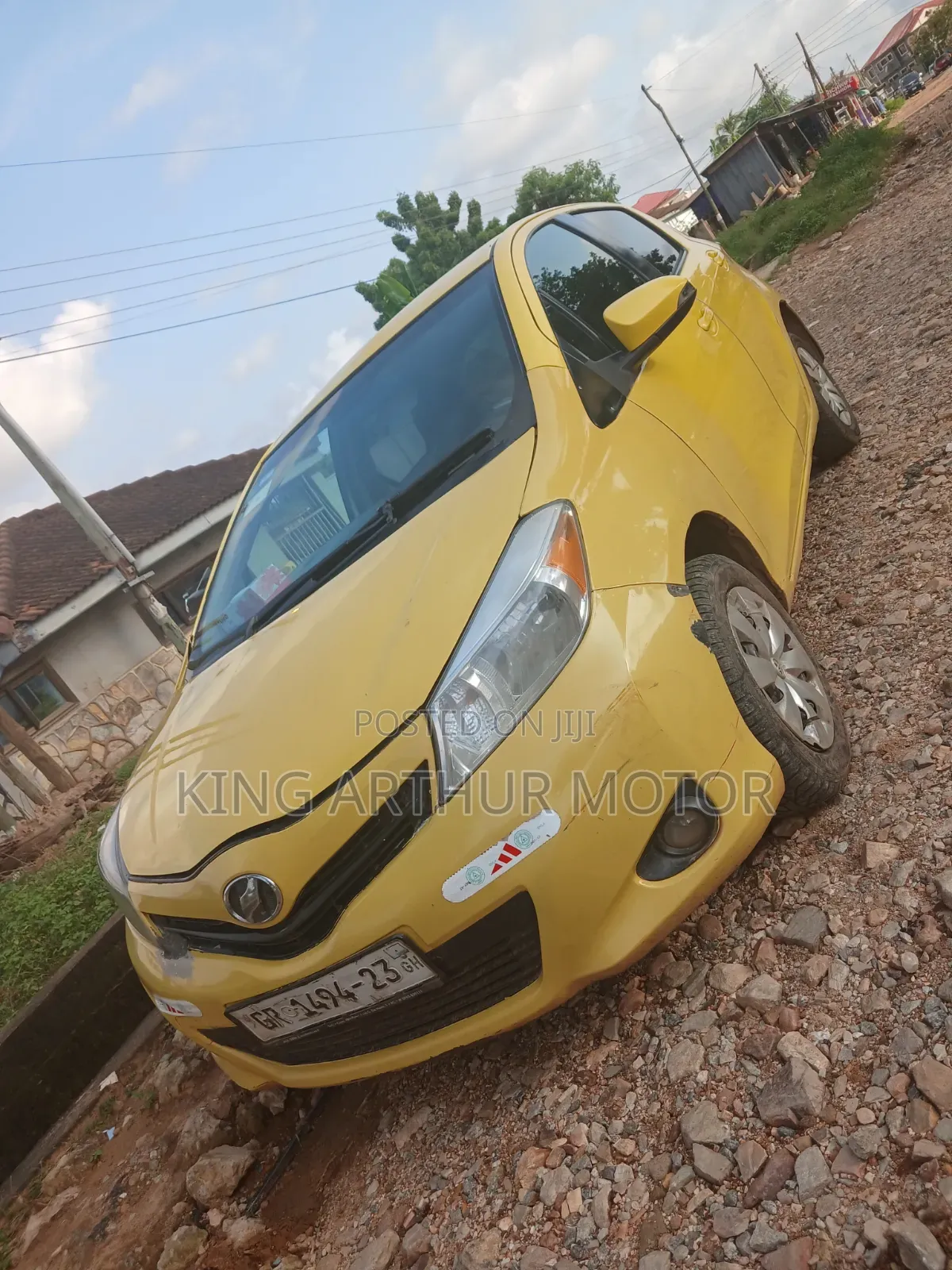 Toyota Vitz 2012 Yellow