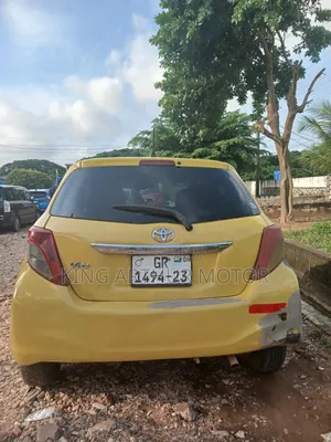 Toyota Vitz 2012 Yellow