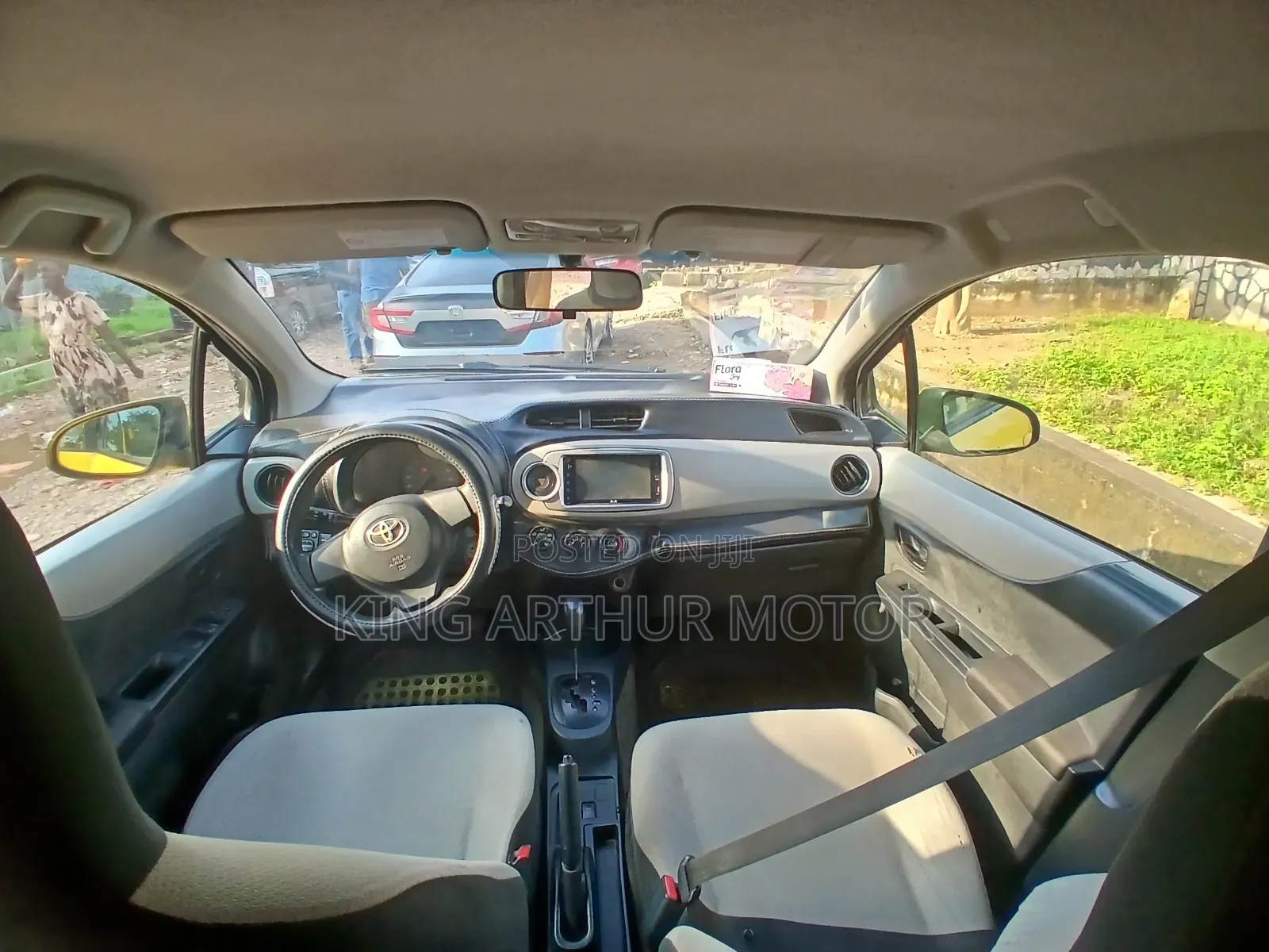 Toyota Vitz 2012 Yellow