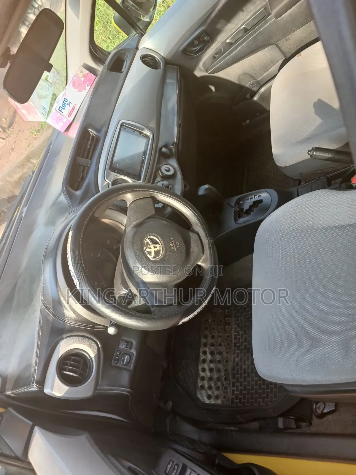 Toyota Vitz 2012 Yellow
