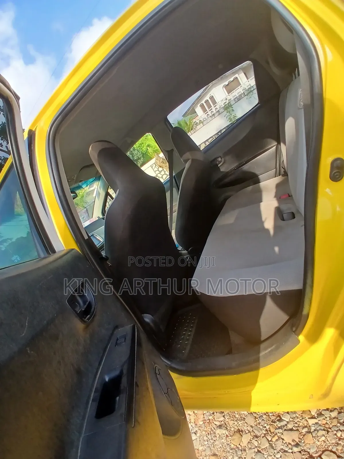 Toyota Vitz 2012 Yellow