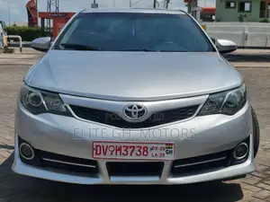 Toyota Camry SE 4dr Sedan (2.5L 4cyl 6A) 2014 Silver