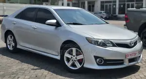 Toyota Camry SE 4dr Sedan (2.5L 4cyl 6A) 2014 Silver