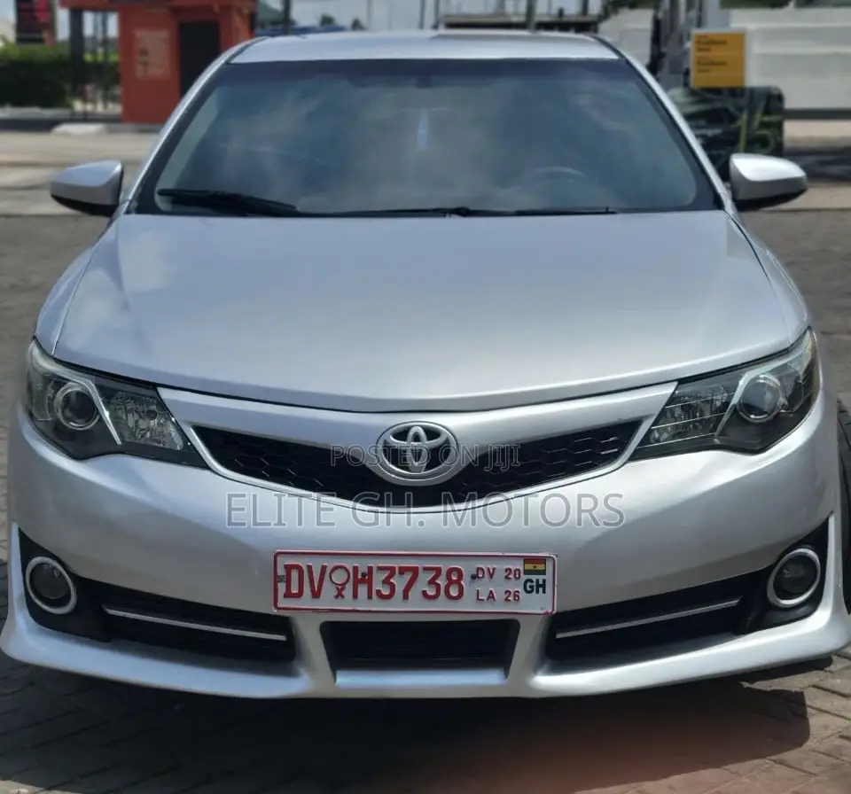 Toyota Camry SE 4dr Sedan (2.5L 4cyl 6A) 2014 Silver