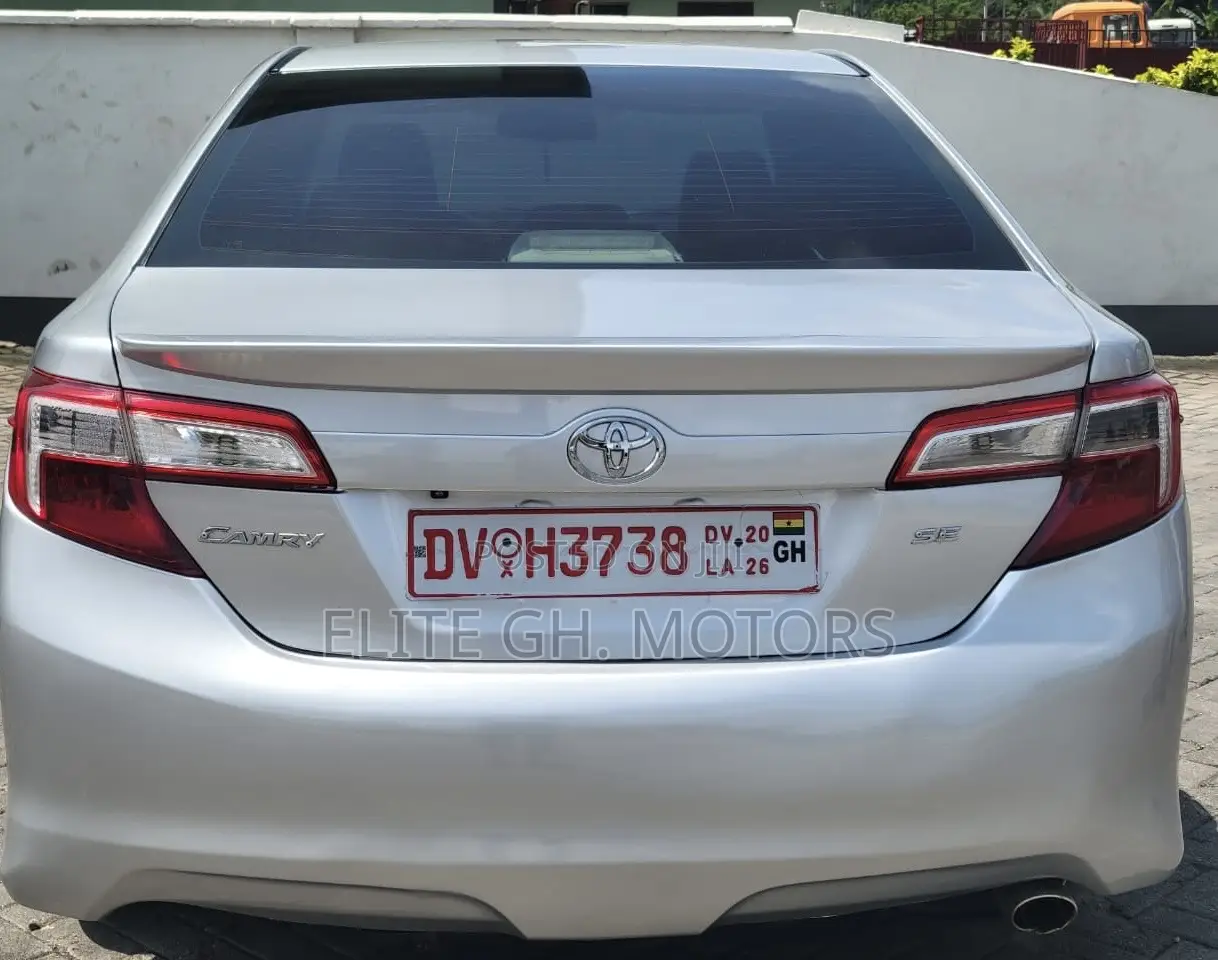Toyota Camry SE 4dr Sedan (2.5L 4cyl 6A) 2014 Silver
