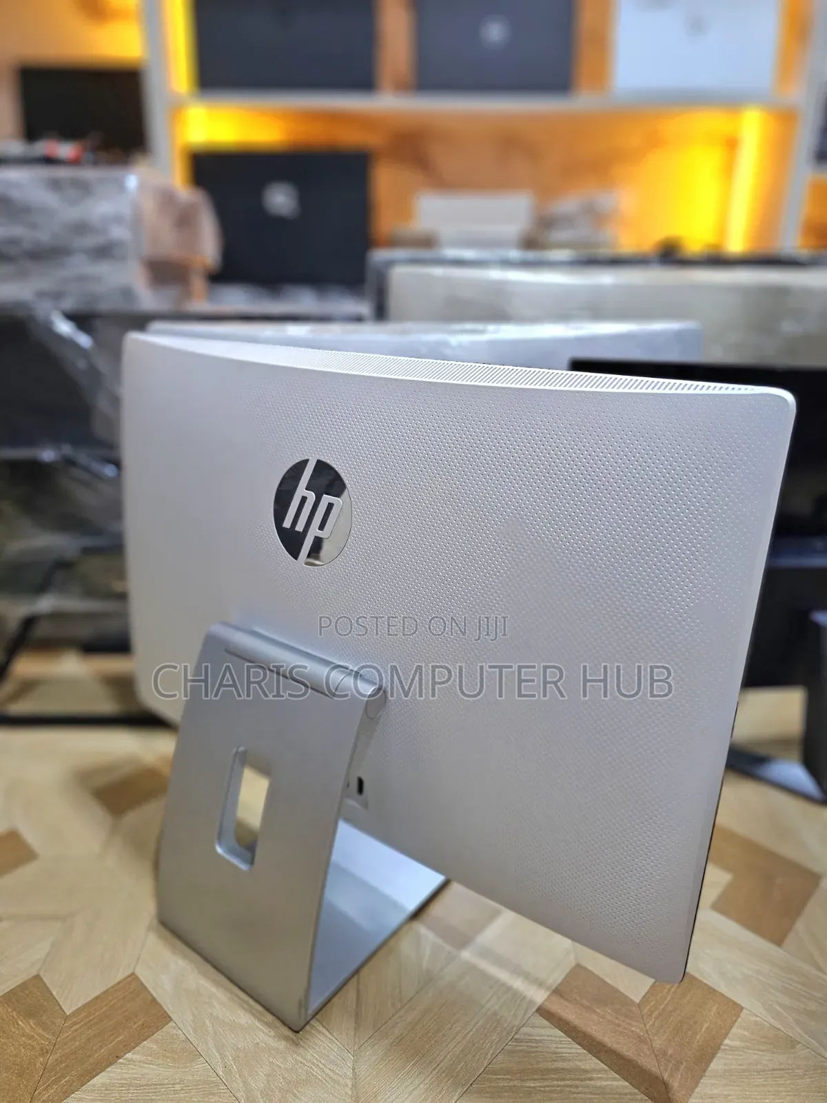 Desktop Computer HP Pavilion 27 8GB Intel Core i5 HDD 1T