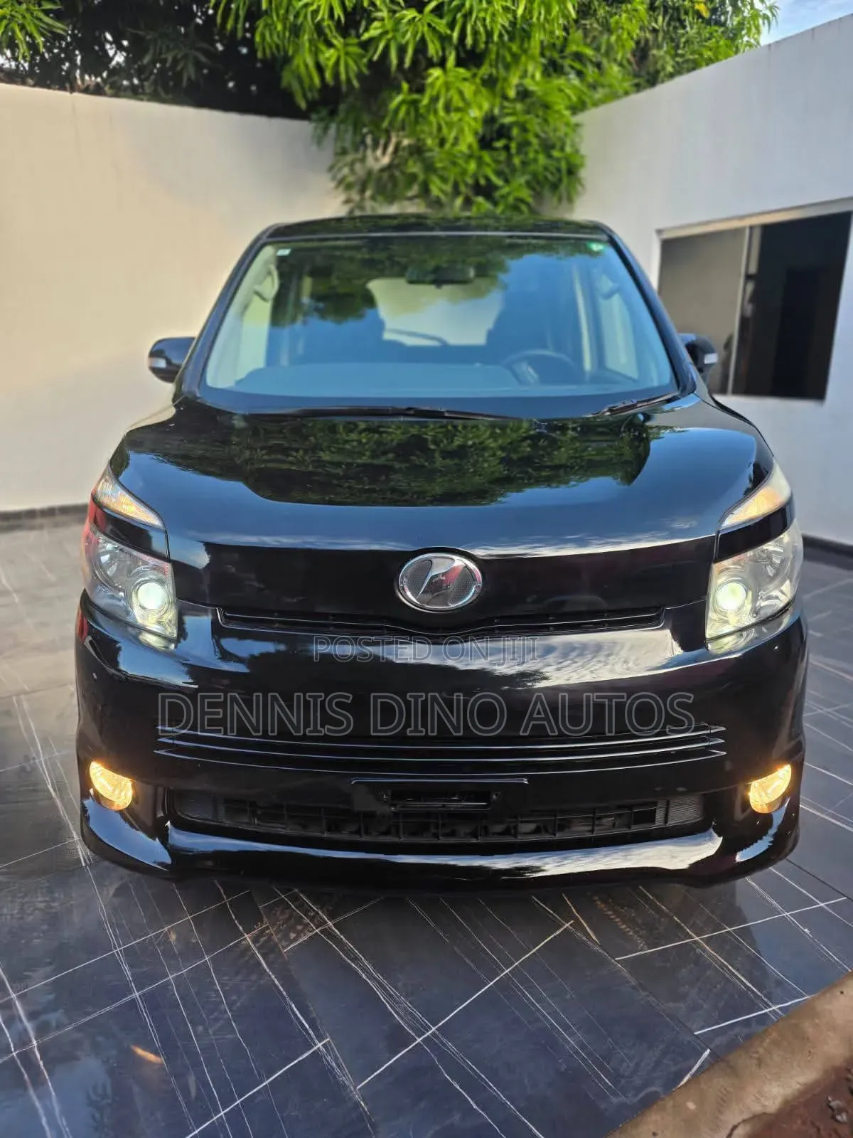 Toyota Voxy 2010 Black