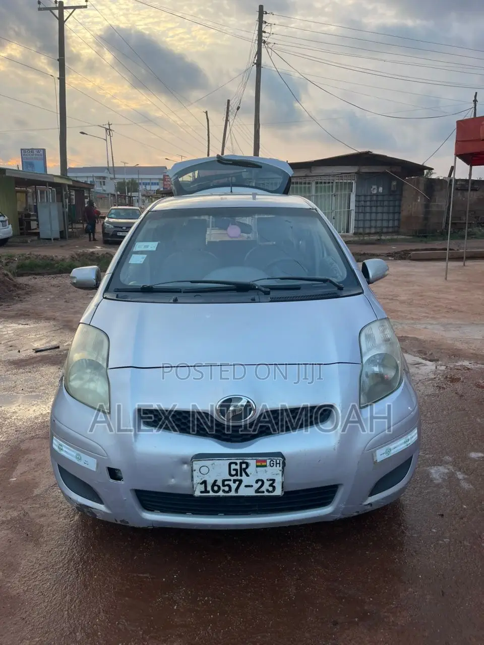 Toyota Vitz 2010 Silver