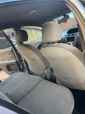 Toyota Vitz 2010 Silver