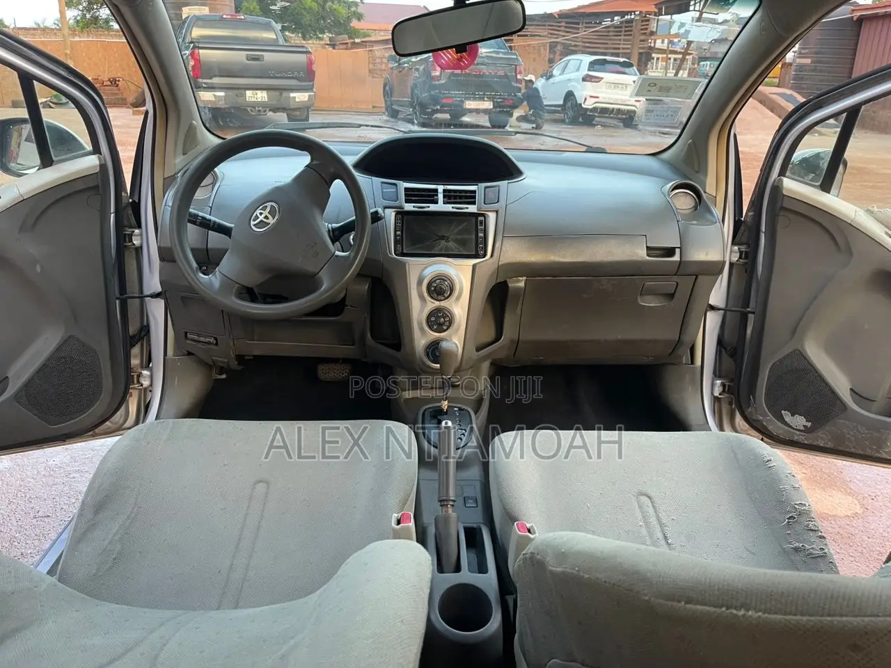 Toyota Vitz 2010 Silver