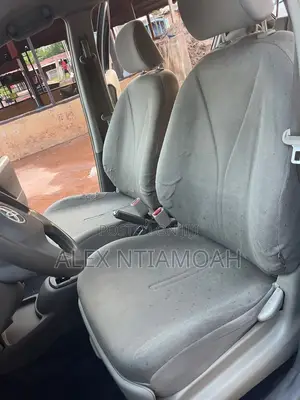Toyota Vitz 2010 Silver
