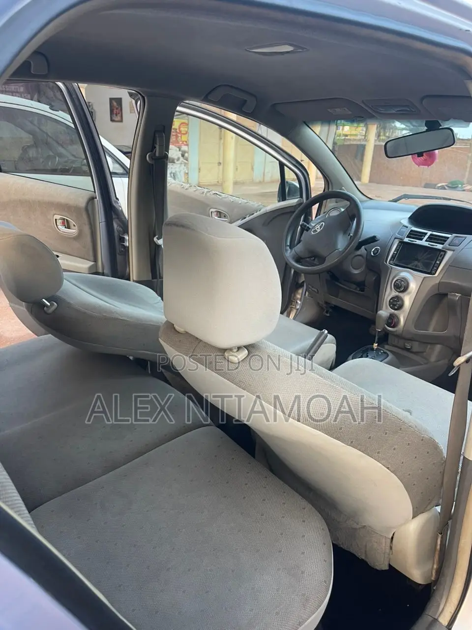 Toyota Vitz 2010 Silver