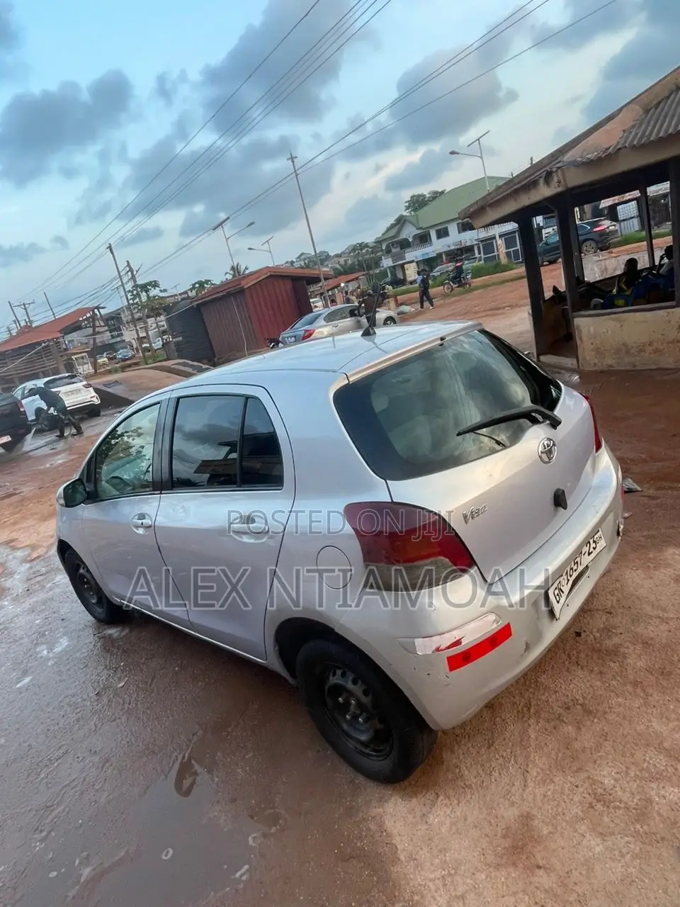 Toyota Vitz 2010 Silver