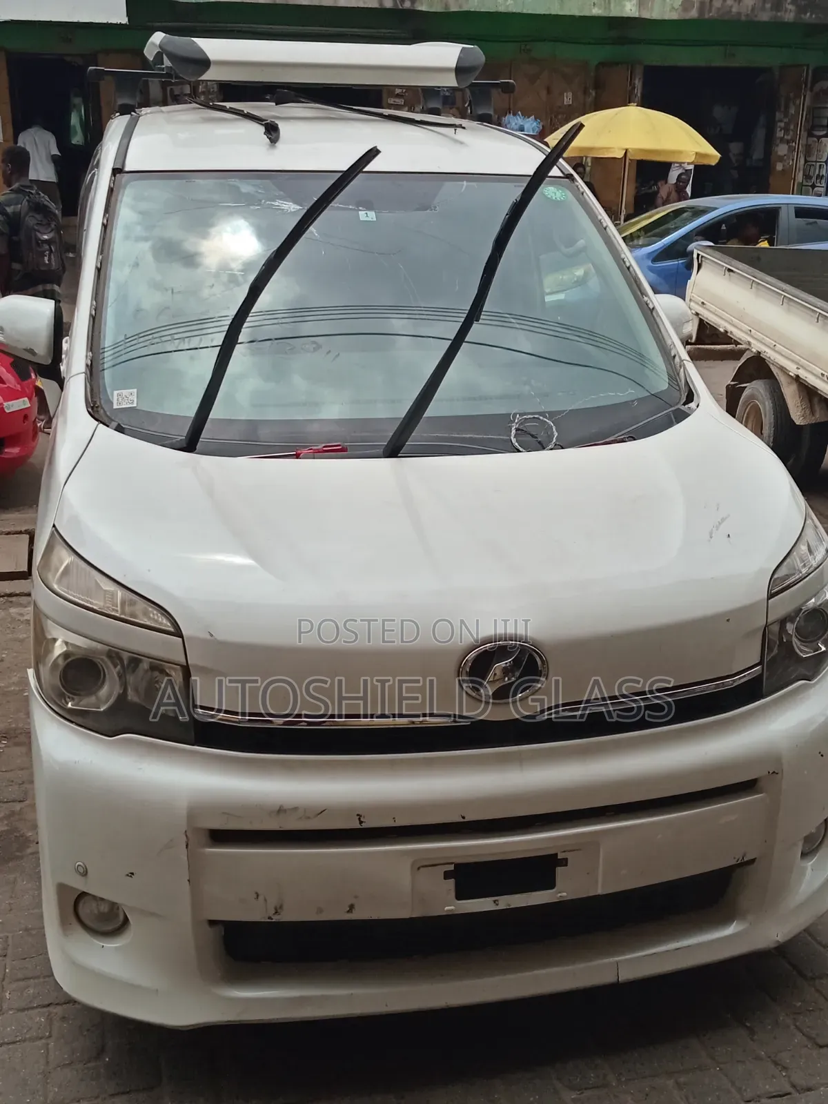 Toyota Voxy Windscreen