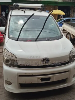 Toyota Voxy Windscreen