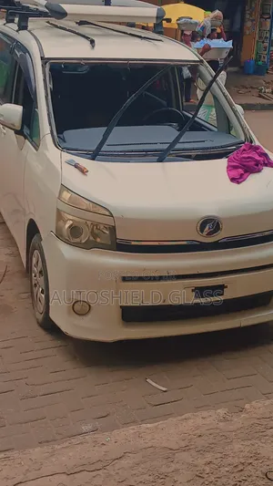 Toyota Voxy Windscreen