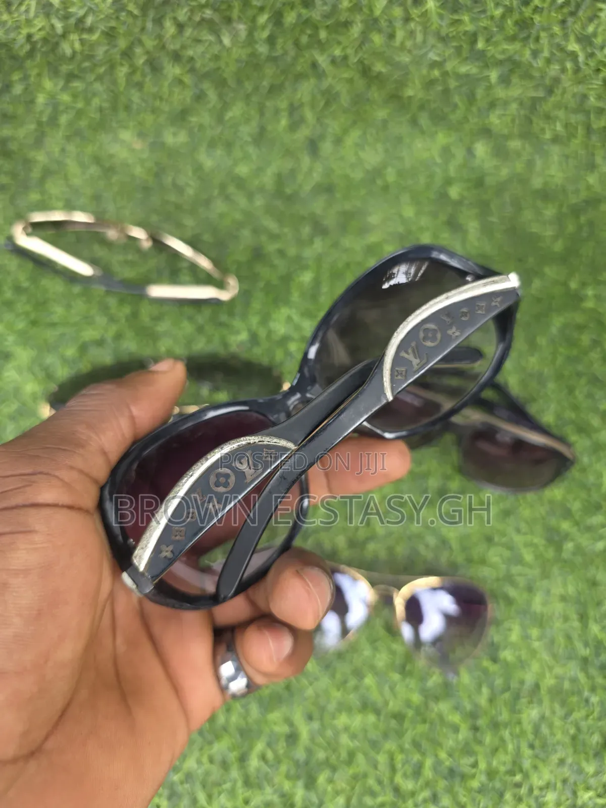 Us Used Sunglasses (Swipe for More)