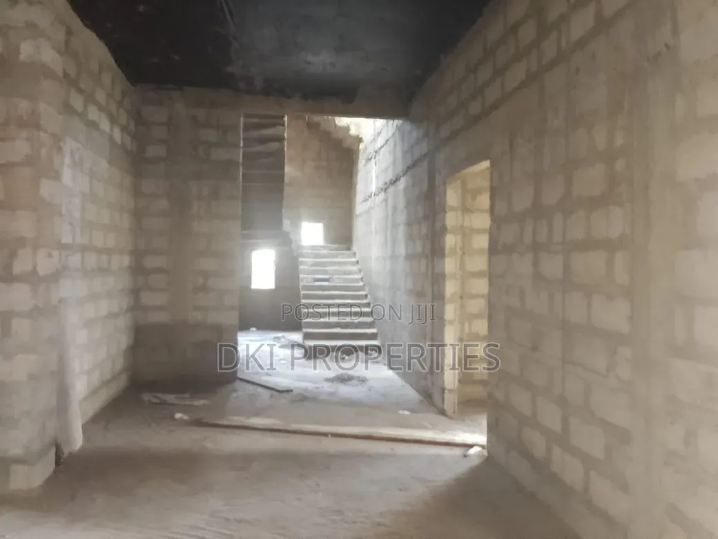 5bdrm House in Dki Properties, Frafraha for sale