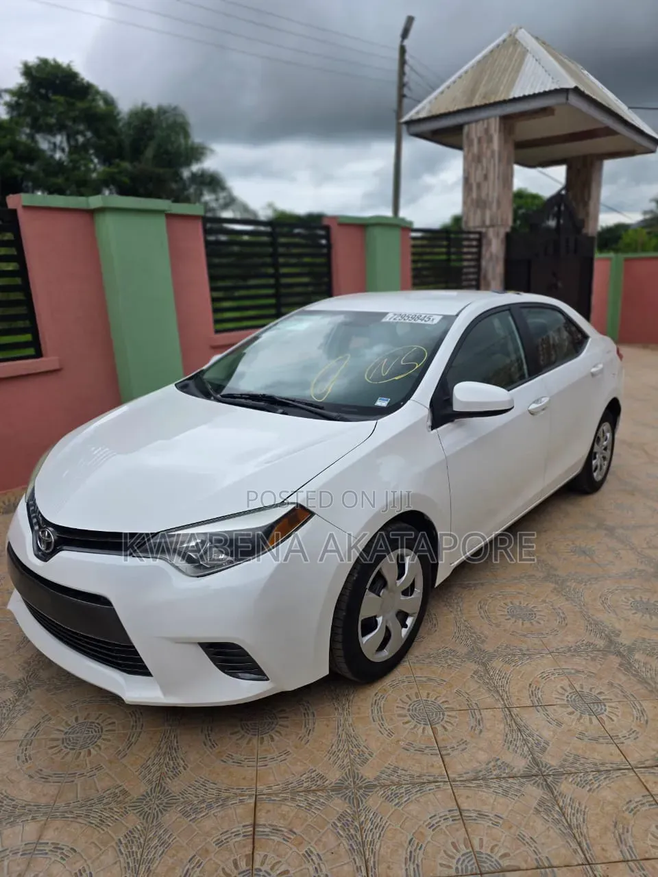 Toyota Corolla LE 4dr Sedan (1.8L 4cyl CVT) 2016 White