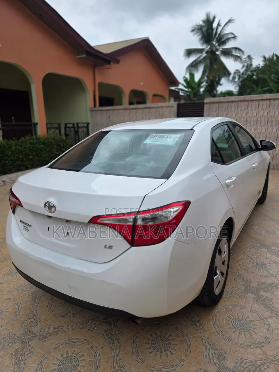 Toyota Corolla LE 4dr Sedan (1.8L 4cyl CVT) 2016 White