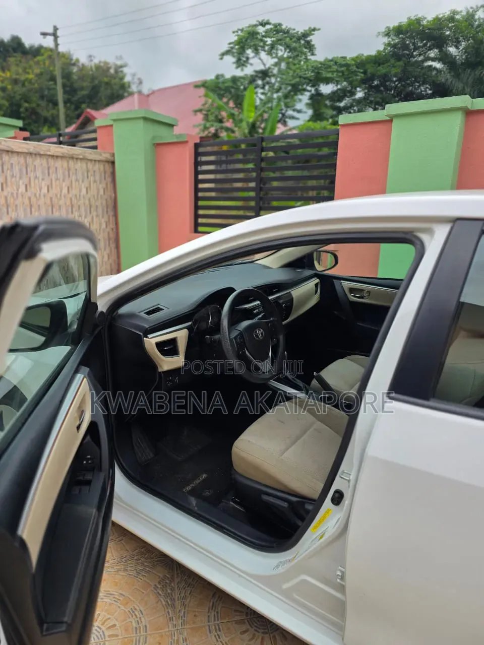 Toyota Corolla LE 4dr Sedan (1.8L 4cyl CVT) 2016 White