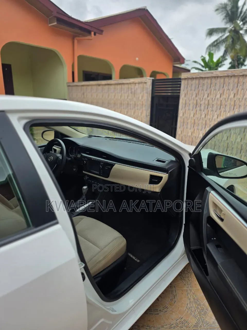Toyota Corolla LE 4dr Sedan (1.8L 4cyl CVT) 2016 White